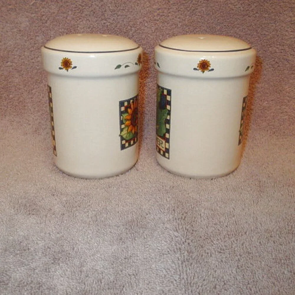 Vtg Sunflower Salt & Pepper Shakers 4